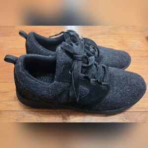 Duluth Trading Co. Wool Suede Hawk Ridge Lightweight Sneaker Womens 9